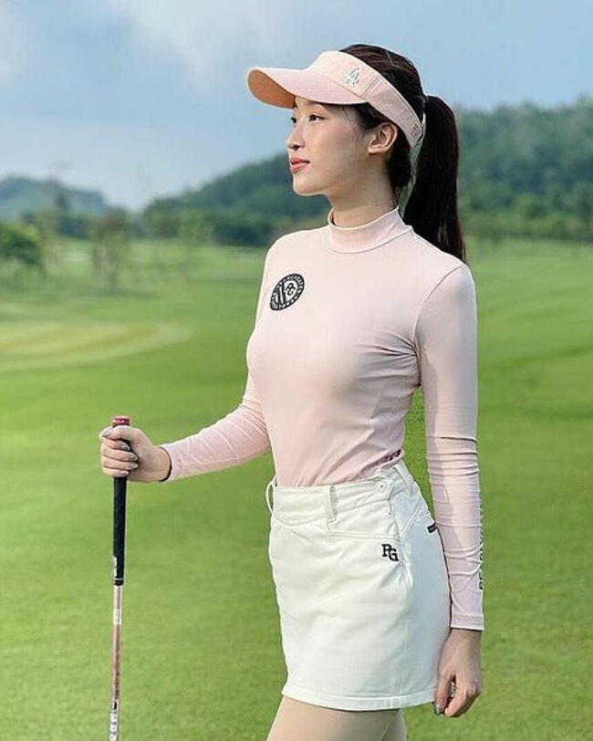 Chị em Showbiz cuốn hút trong trang phục chơi golf