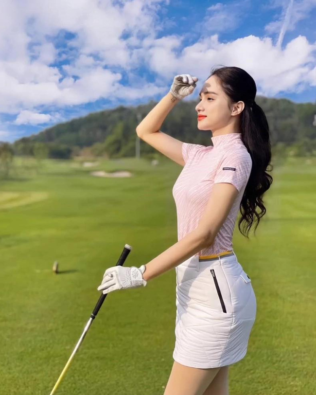 Chị em Showbiz cuốn hút trong trang phục chơi golf
