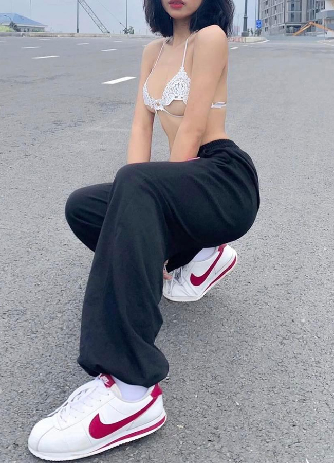 Mặc nhầm "áo ngực" ra phố nhưng vẫn cuốn hút quyến rũ của chị em