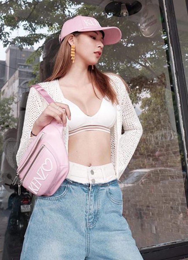 Mặc nhầm "áo ngực" ra phố nhưng vẫn cuốn hút quyến rũ của chị em